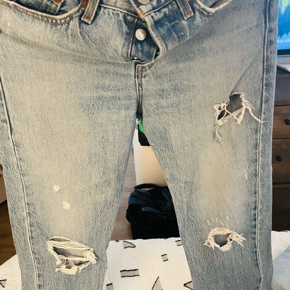 Levi’s Wedgie Straight Jeans with rips - Picture 2 of 9